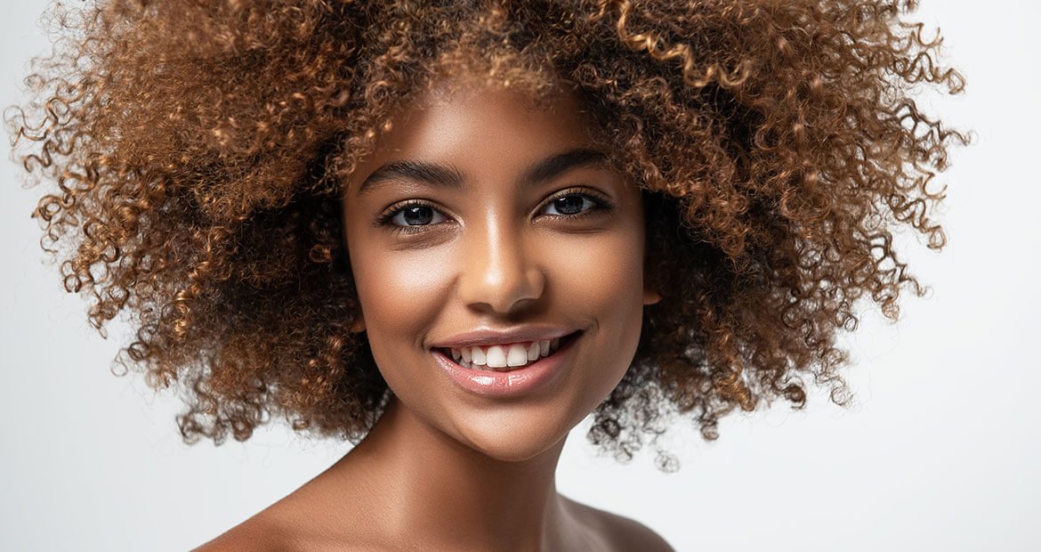 Imagem Cabelo castanho claro cacheado | L'Oréal Paris